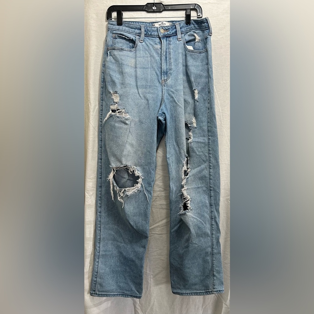 Hollister Curvy Ultra High-Rise Vintage Straight Ripped denim Jeans